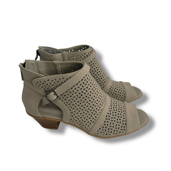 NEW Easy Street Carrigan Sandals Taupe Cut out Booties Open Toe Block Heel Shoes - Picture 8 of 13